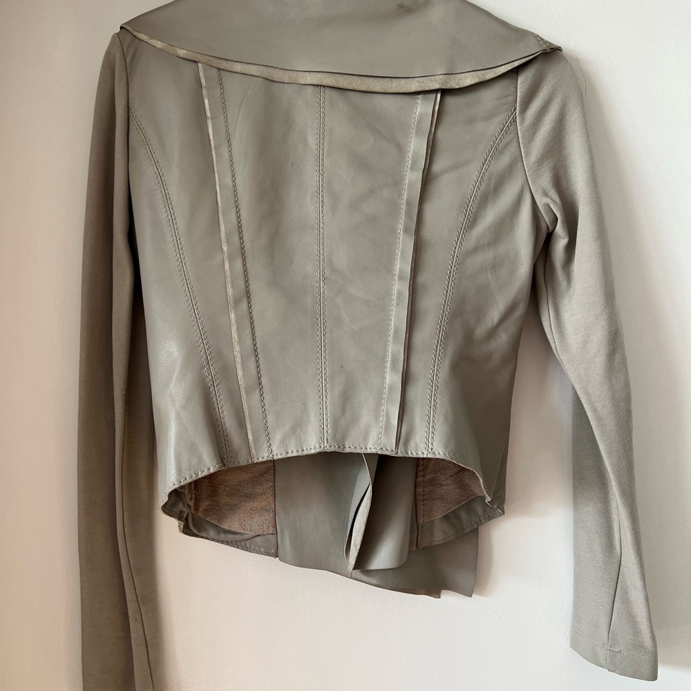 Bcbgmaxazria Gray Leather Jacket Asymmetrical Des… - image 3